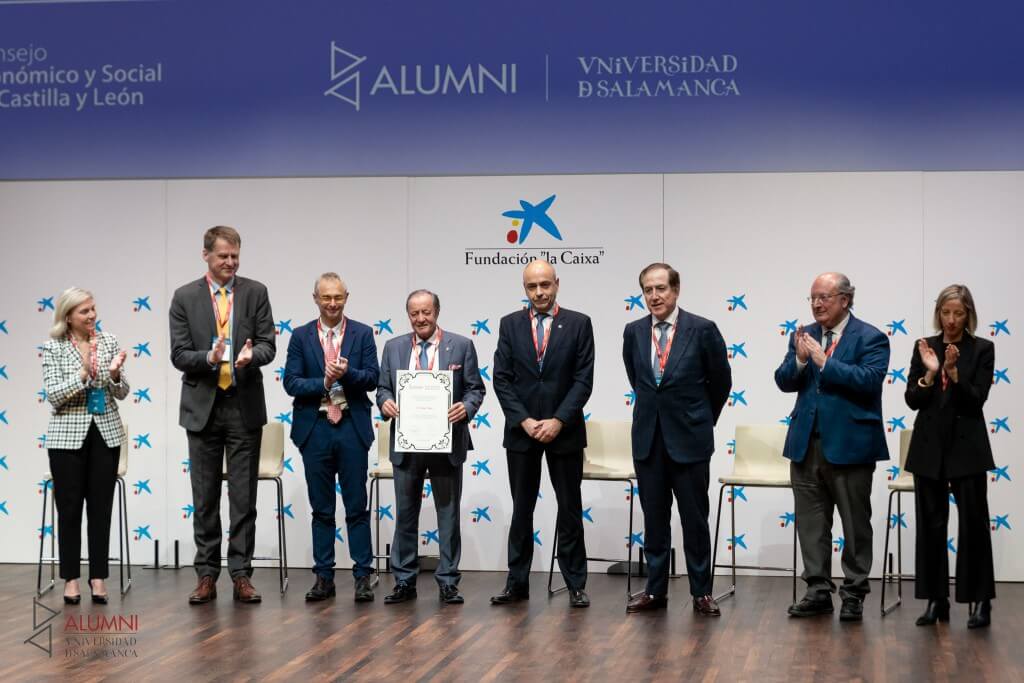 Eustaquio ANdrés Premio Cum Laude Alumni