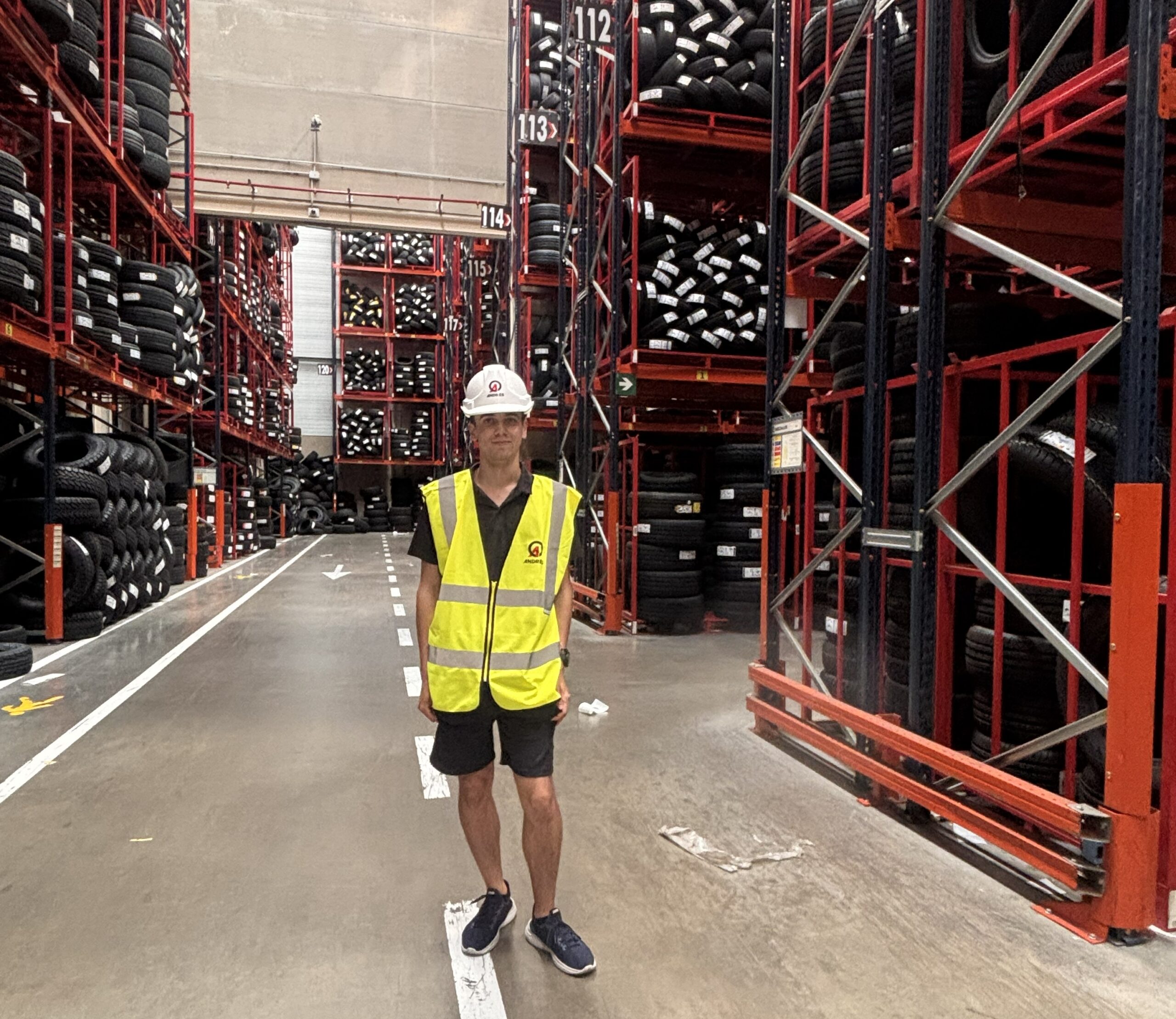 Hoy hemos recibido en las instalaciones de Grupo Andrés a í, í ñ. Diego, beneficiario del Fondo Social Andrés, pudo conocer de cerca nuestra sede y el almacén central en Salamanca, y compartir con , director general de Grupo Andrés, e ́ ́, consejero delegado, su experiencia deportiva, sus próximos retos y el camino que está recorriendo con la mirada puesta en Los Ángeles 2028. -Más info en nuestro blog- Gracias, Diego, por tu visita y por recordarnos que los grandes objetivos se construyen cada día. #GrupoAndrés #FondoSocialAndrés #DeporteParalímpico #TalentoSalmantino #Inclusión #ResponsabilidadSocial #Salamanca